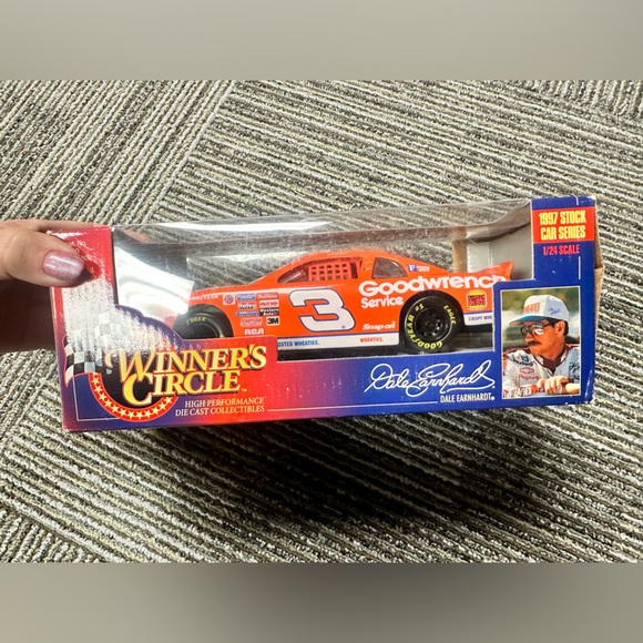 Dale Earnhardt 1997 stock car series 1/24 scale - Picture 3 of 5
